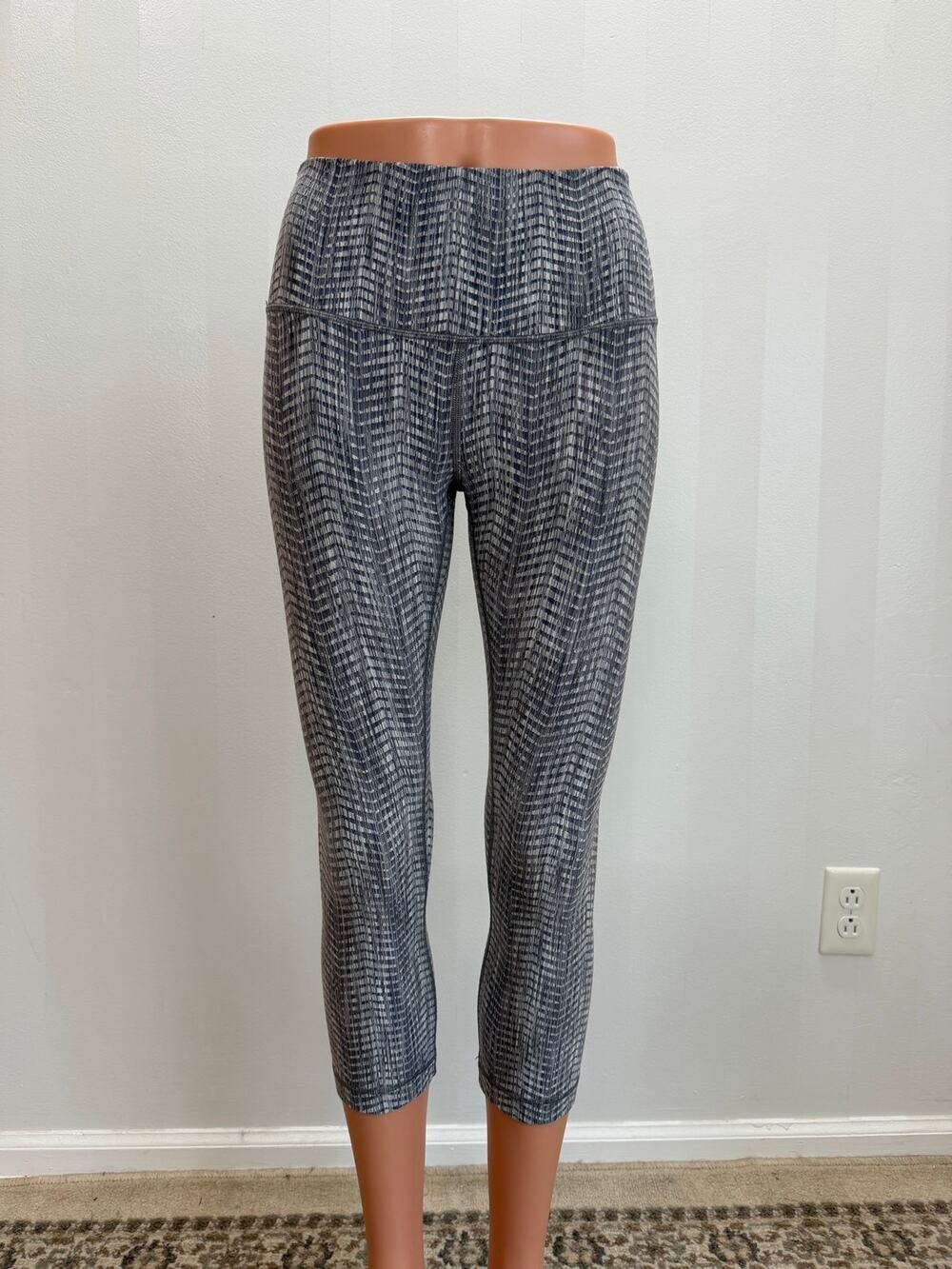 Lululemon Wunder Under High Rise Crop 21” Leggings Gray/Black Print Sz 6